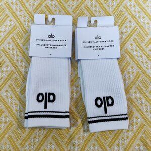 ✨Alo Yoga Socks 2 Pairs white